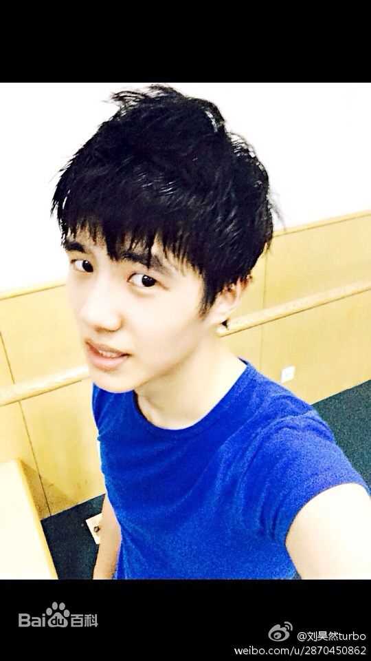 刘昊然生活照壁纸壁纸