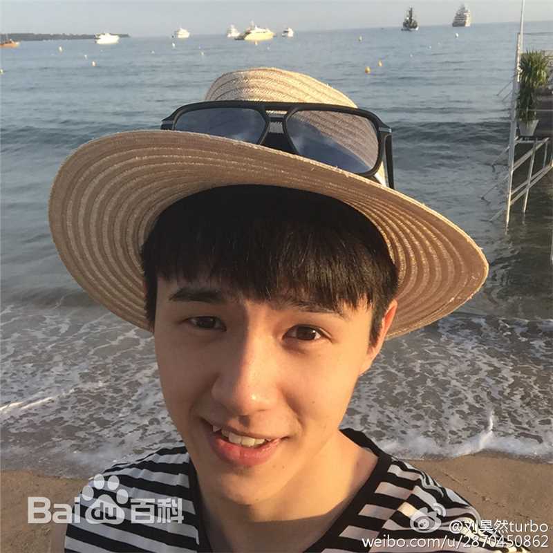 刘昊然生活照壁纸壁纸