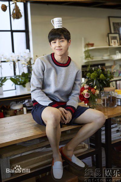 刘昊然高清_杂志图集