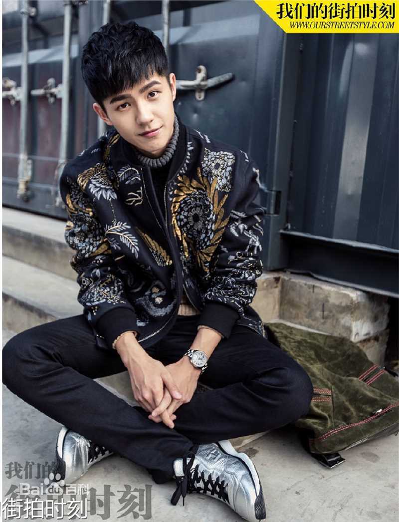 刘昊然街拍时刻生活照