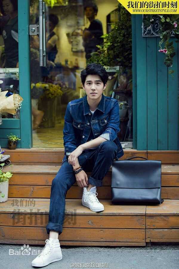 刘昊然街拍时刻生活照