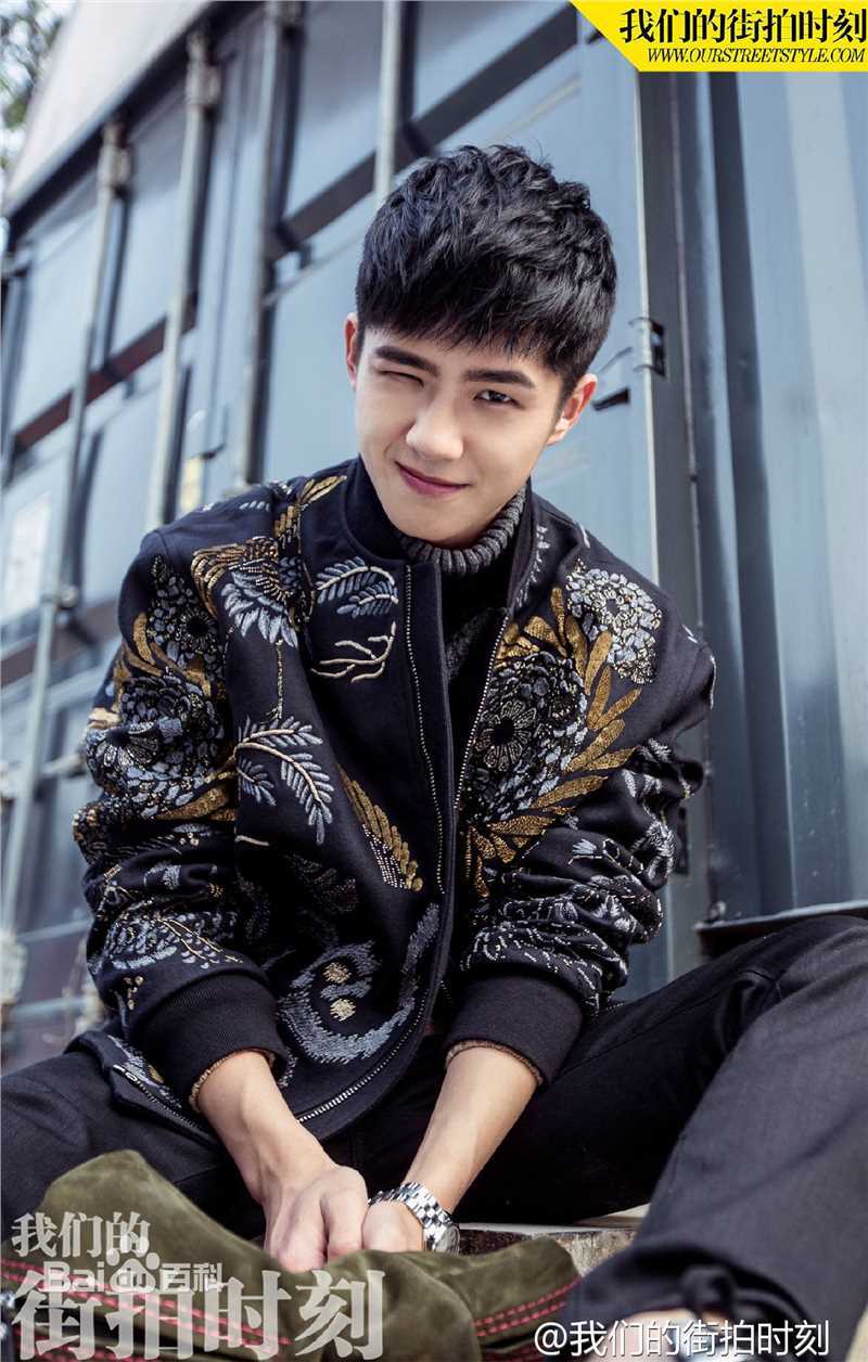 刘昊然街拍时刻生活照