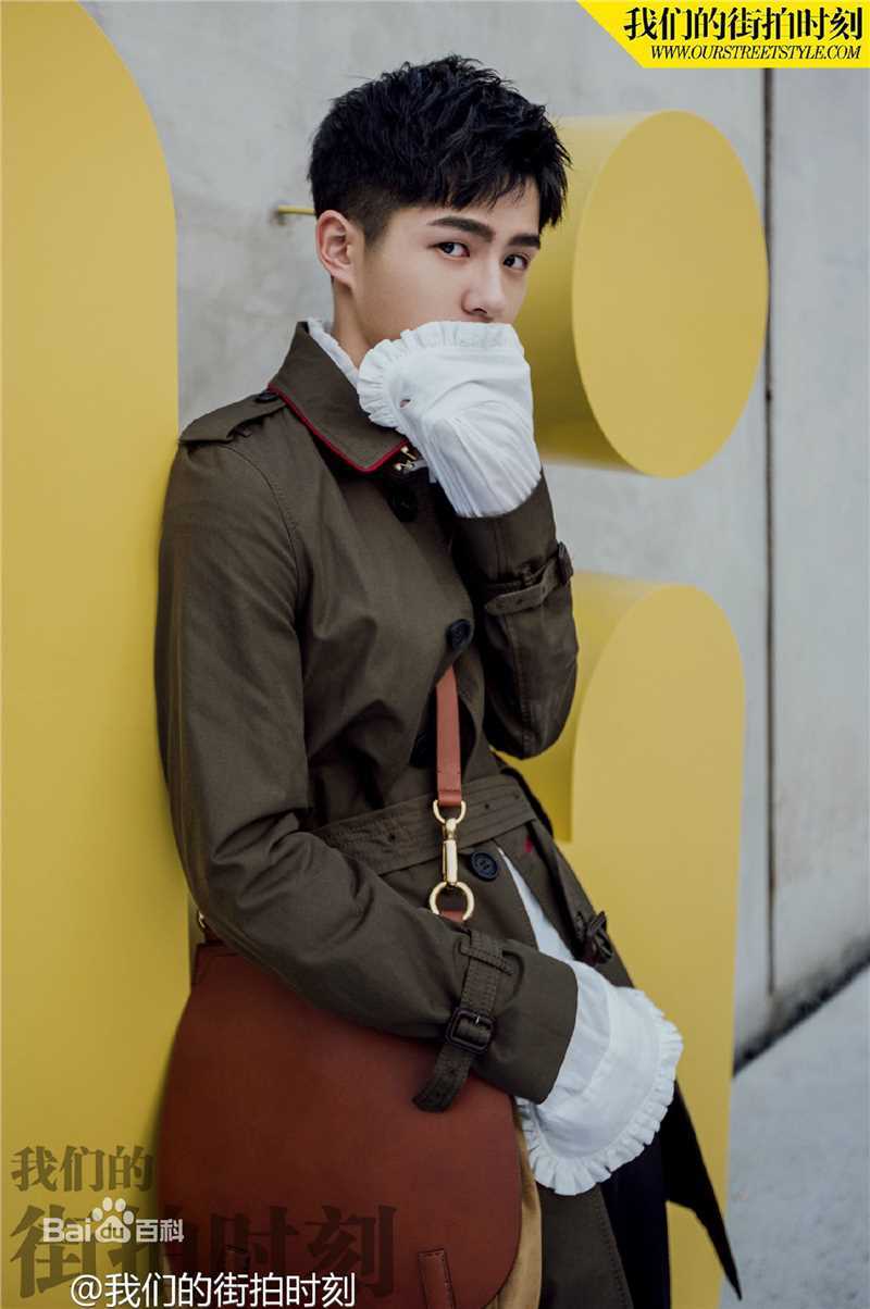 刘昊然街拍时刻生活照