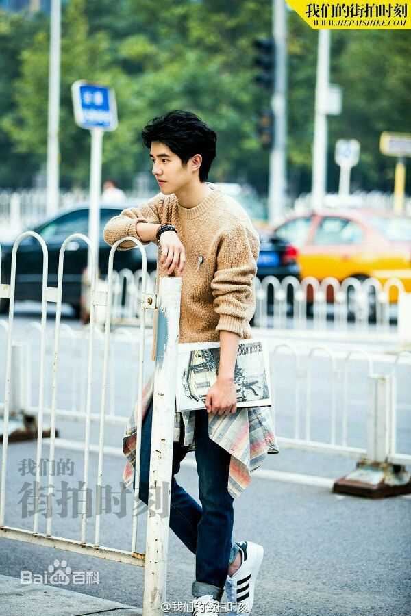 刘昊然街拍时刻生活照