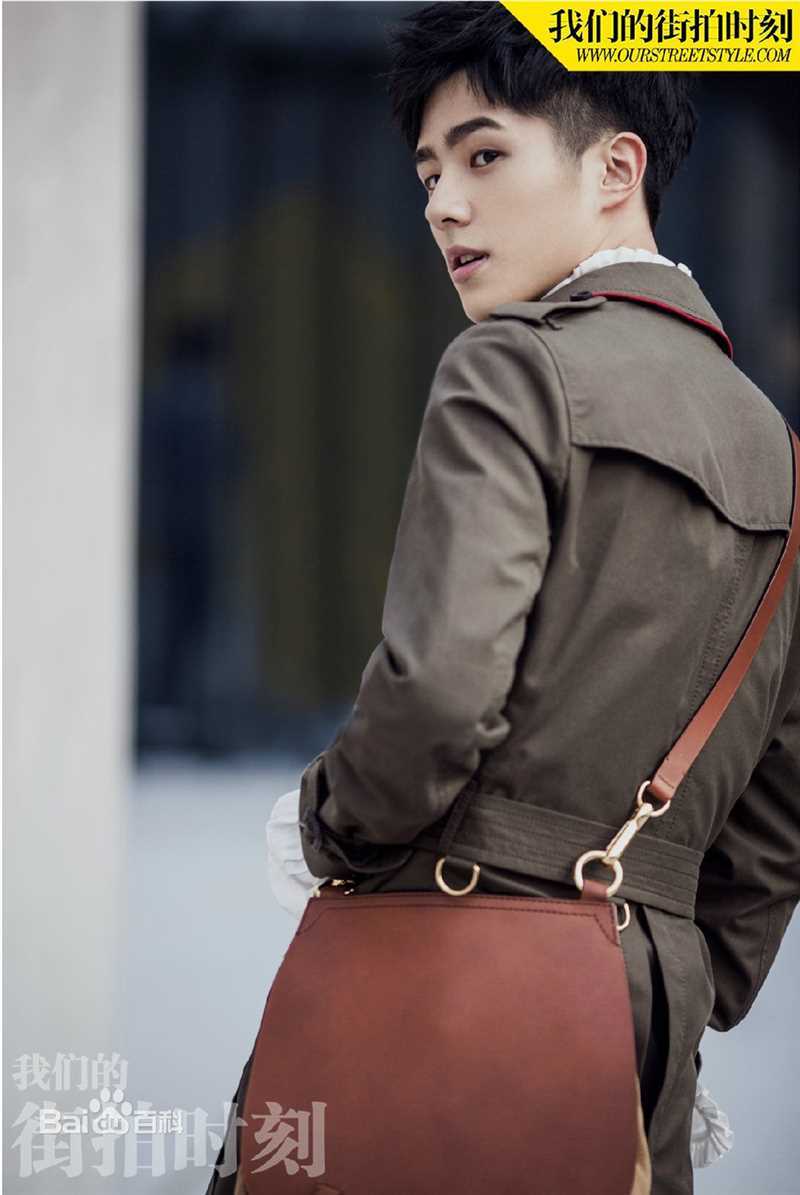 刘昊然街拍时刻生活照
