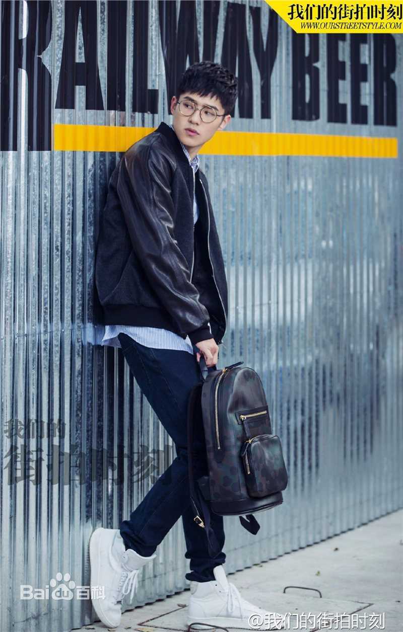 刘昊然街拍时刻生活照