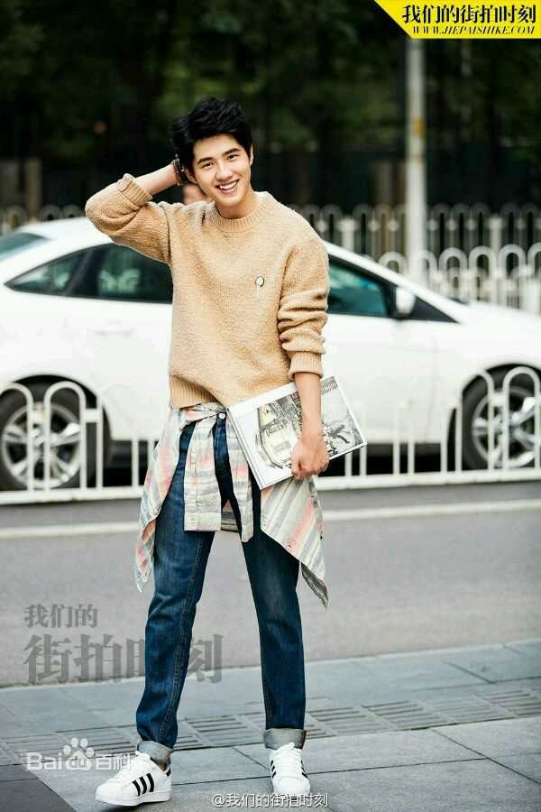 刘昊然街拍时刻生活照