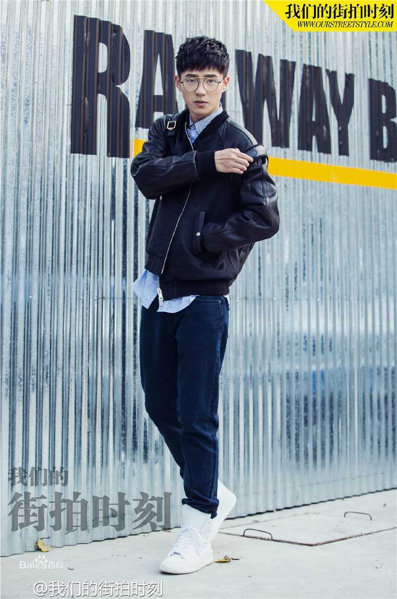 刘昊然街拍时刻生活照