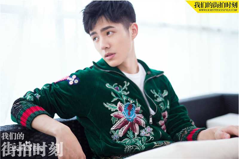 刘昊然街拍时刻生活照