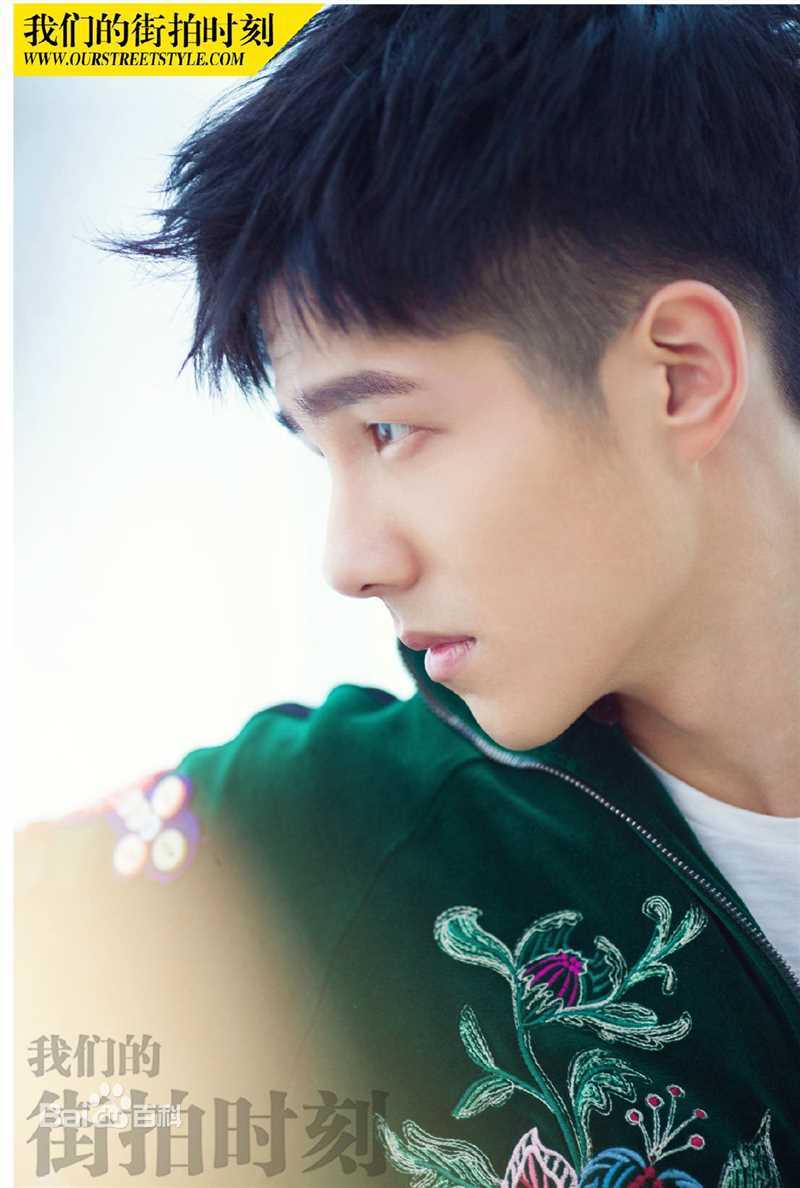 刘昊然街拍时刻生活照