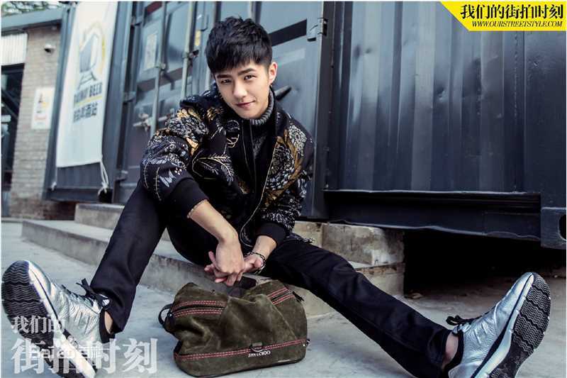 刘昊然街拍时刻生活照