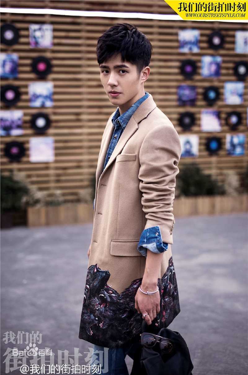 刘昊然街拍时刻生活照