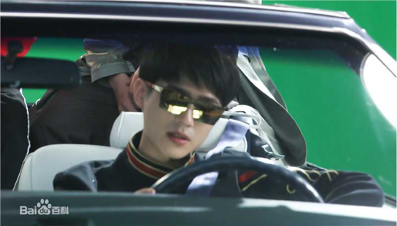 刘昊然-高能少年团图片图册