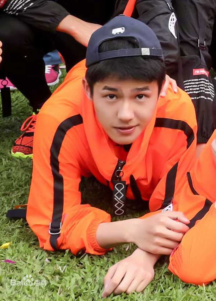 刘昊然-高能少年团图片图册