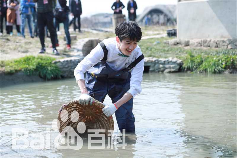 刘昊然-高能少年团图片图册