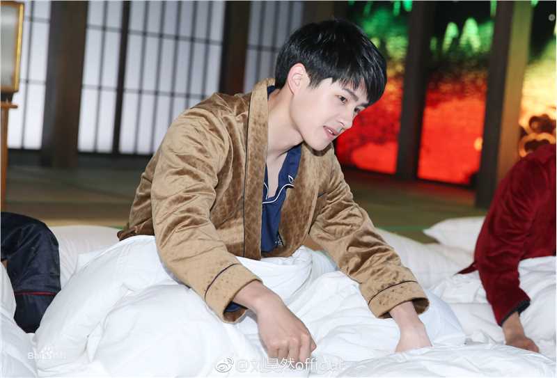 刘昊然-高能少年团图片图册