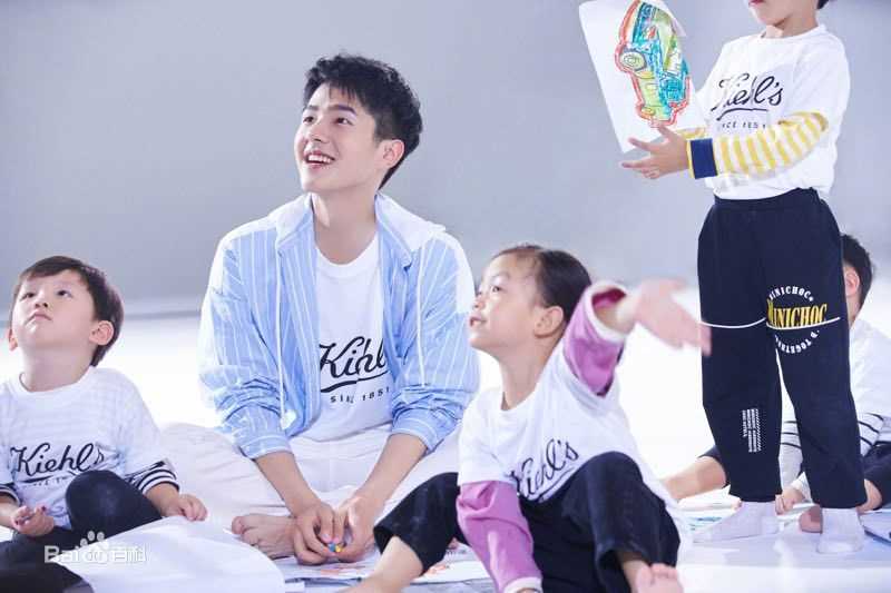 刘昊然-公益慈善图片图册