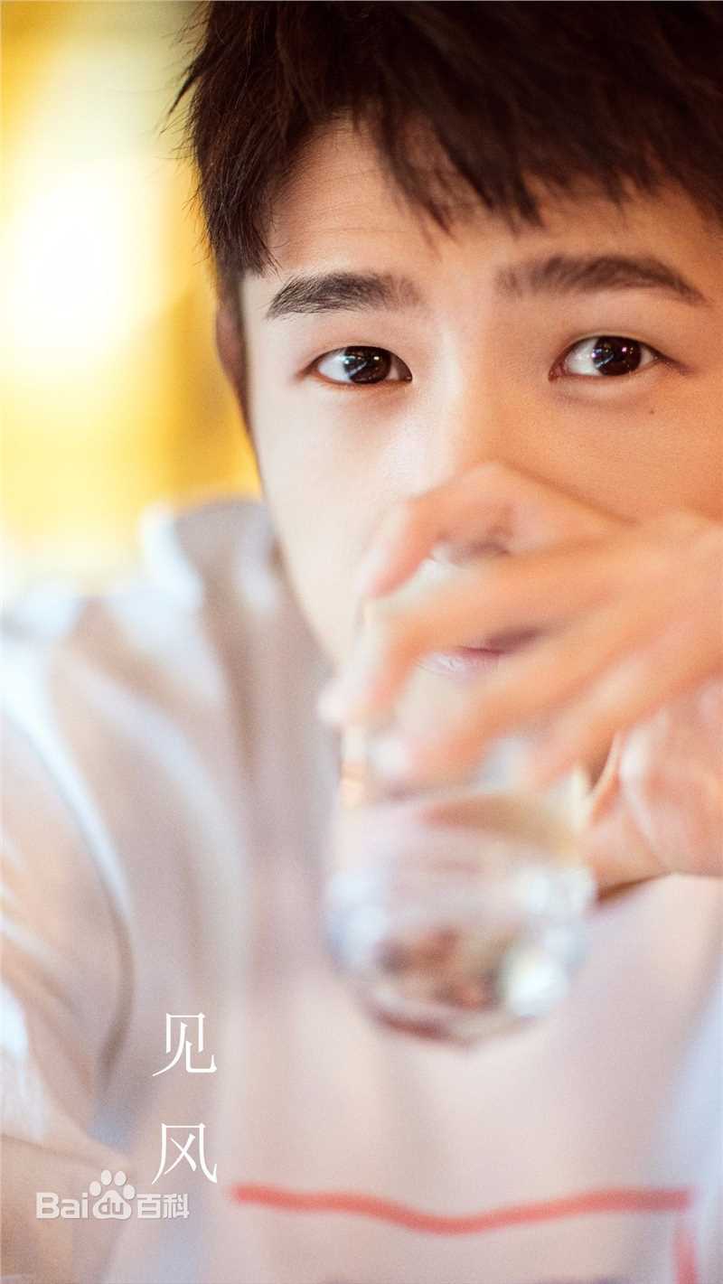 最优质刘昊然在个人首本著作《见风》中的相册