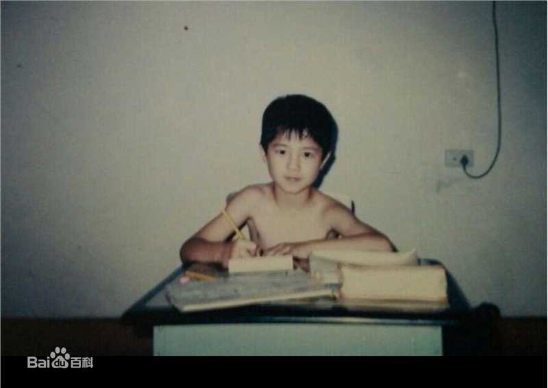 刘昊然-童年照性感图片图集