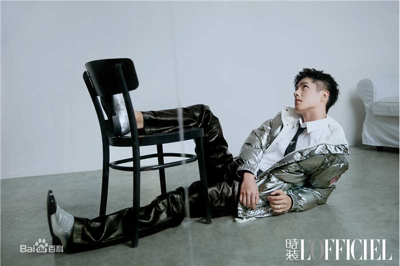 刘昊然-时装L'OFFICIEL性感图片图集