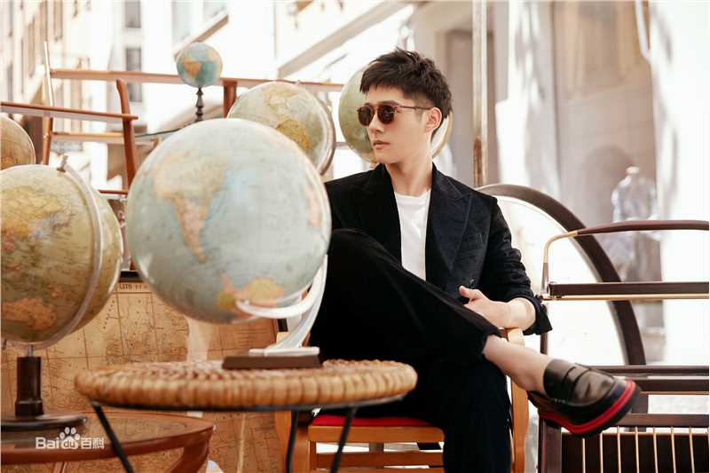 刘昊然-TOD'S 鞋履系列大使性感图片图集