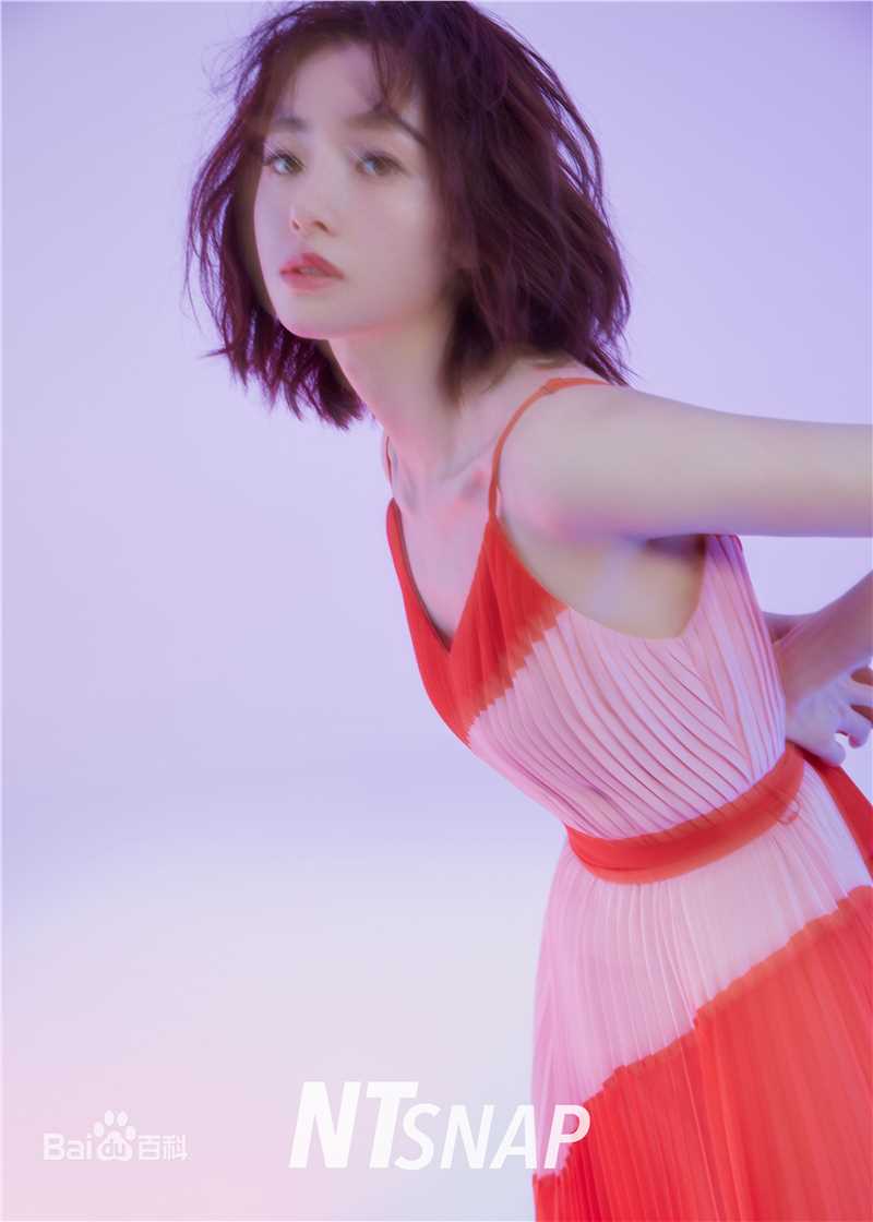 胡冰卿在《NTsnap》时尚大片中的