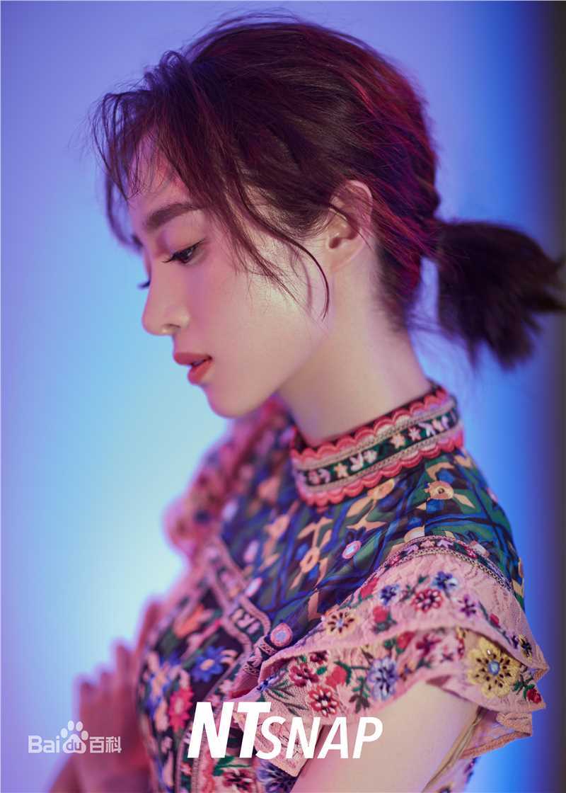 胡冰卿在《NTsnap》时尚大片中的