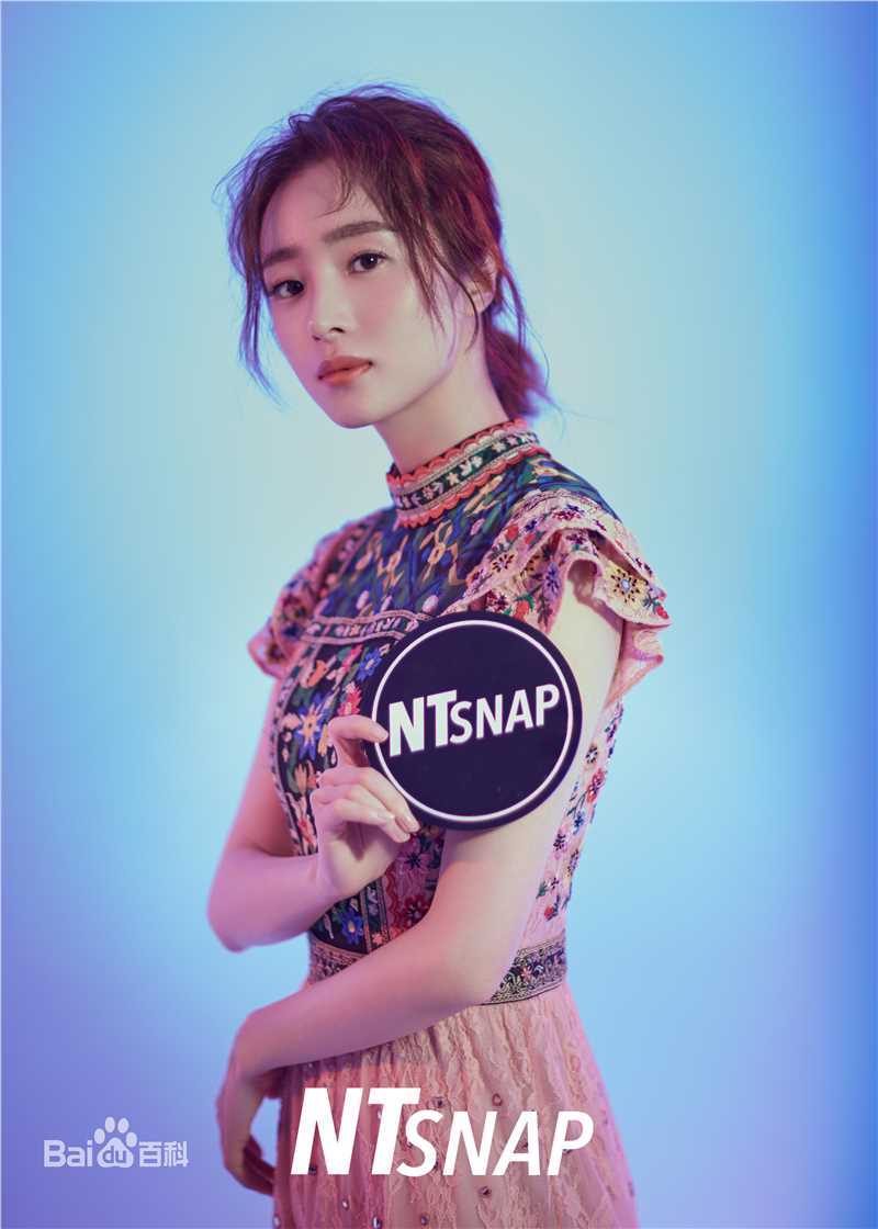 胡冰卿在《NTsnap》时尚大片中的