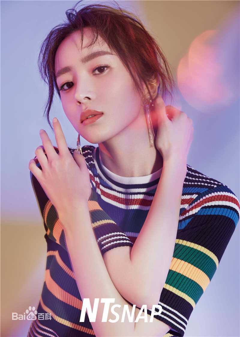 胡冰卿在《NTsnap》时尚大片中的