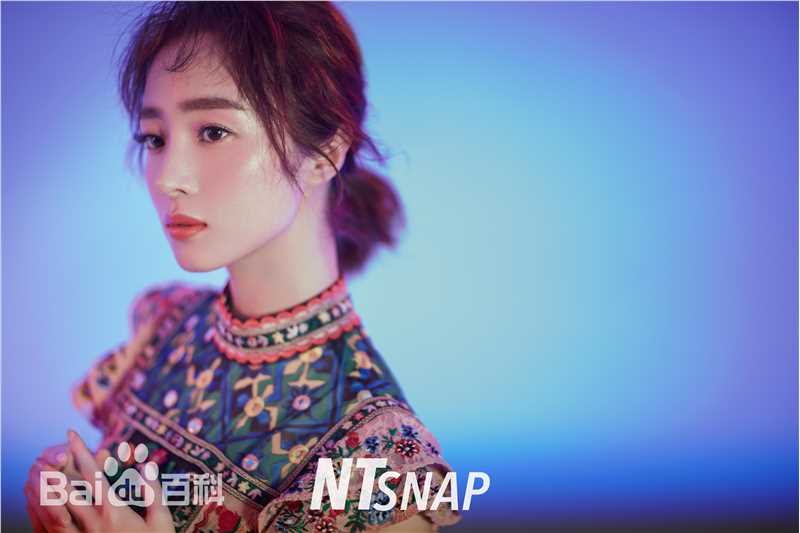 胡冰卿在《NTsnap》时尚大片中的