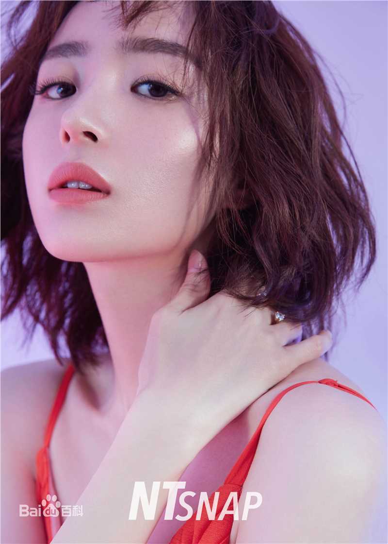 胡冰卿在《NTsnap》时尚大片中的