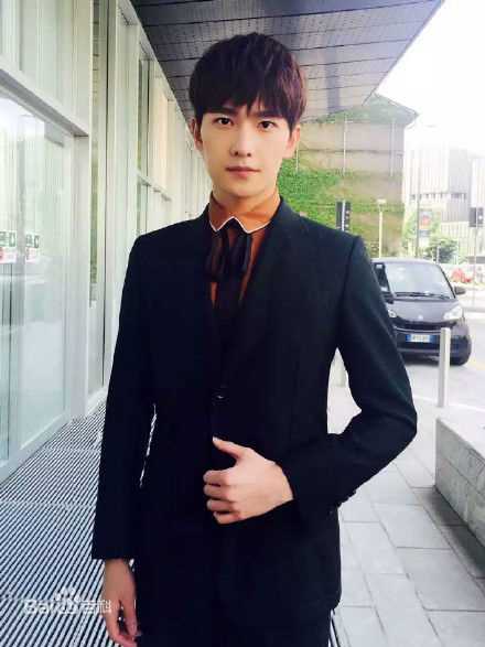 吴念真(Wen-ching Wu)米兰时装周图片图集