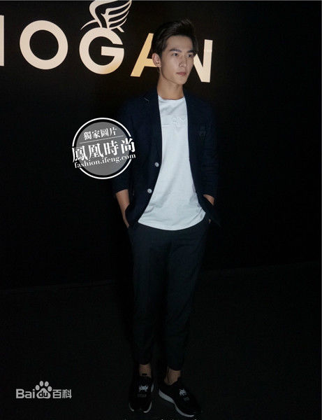 吴念真(Wen-ching Wu)米兰时装周图片图集