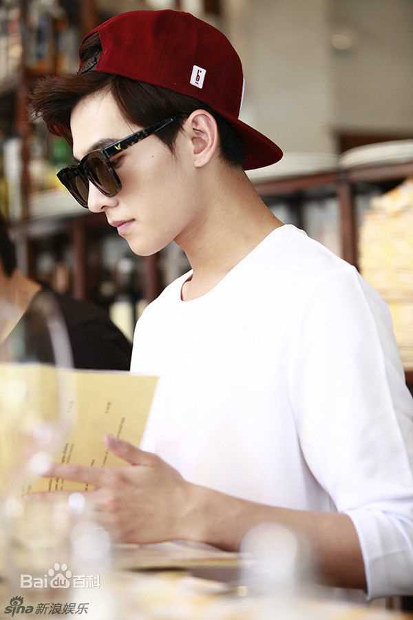 吴念真(Wen-ching Wu)米兰时装周图片图集