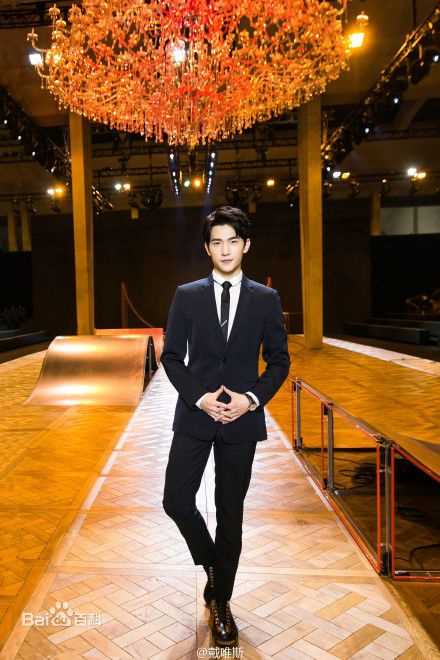 吴念真(Wen-ching Wu)2016巴黎男装周性感图片图集