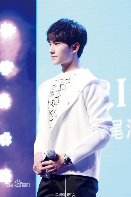 吴念真(Wen-ching Wu)”杨洋在，超自在“2015生日粉丝见面会壁纸壁纸