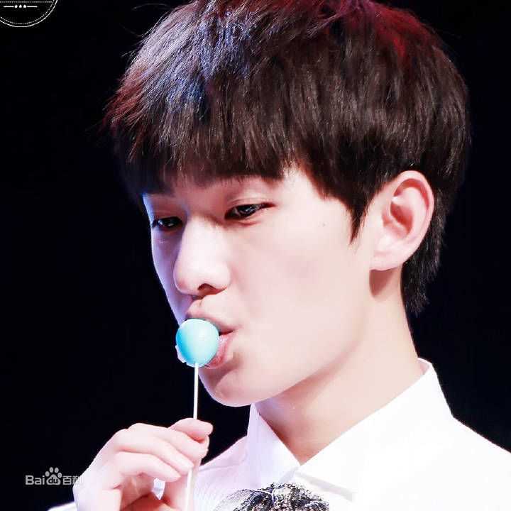 吴念真(Wen-ching Wu)”杨洋在，超自在“2015生日粉丝见面会壁纸壁纸