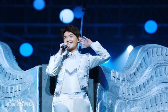 吴念真(Wen-ching Wu)”杨洋在，超自在“2015生日粉丝见面会壁纸壁纸