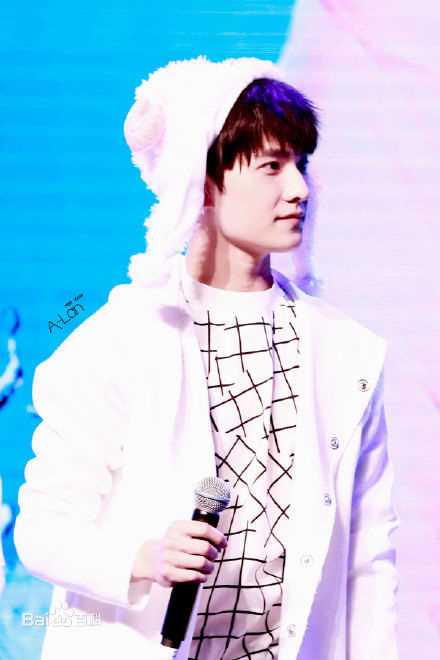 吴念真(Wen-ching Wu)”杨洋在，超自在“2015生日粉丝见面会壁纸壁纸