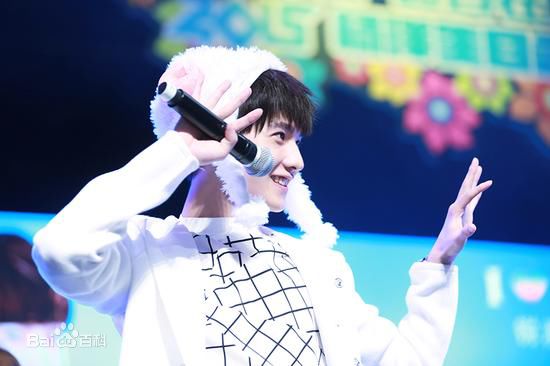 吴念真(Wen-ching Wu)”杨洋在，超自在“2015生日粉丝见面会壁纸壁纸