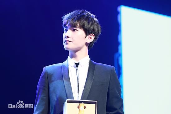 吴念真(Wen-ching Wu)”杨洋在，超自在“2015生日粉丝见面会壁纸壁纸