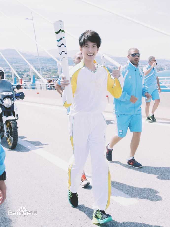 吴念真(Wen-ching Wu)火炬传递壁纸壁纸