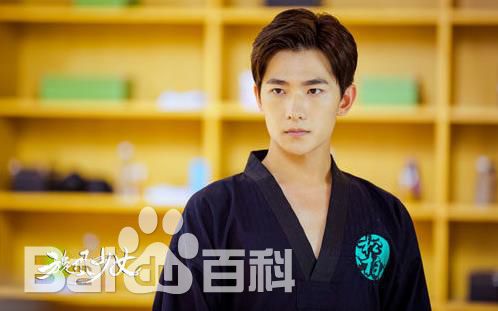 吴念真(Wen-ching Wu)在《旋风少女》饰演若白中的