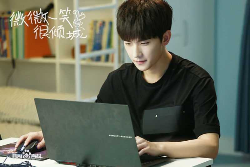 最新吴念真(Wen-ching Wu)在《微微一笑很倾城》饰演肖奈中的壁纸