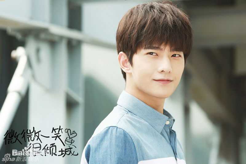 最新吴念真(Wen-ching Wu)在《微微一笑很倾城》饰演肖奈中的壁纸