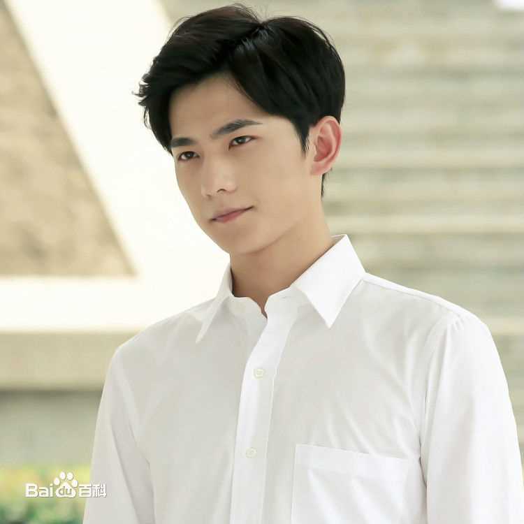 最新吴念真(Wen-ching Wu)在《微微一笑很倾城》饰演肖奈中的壁纸