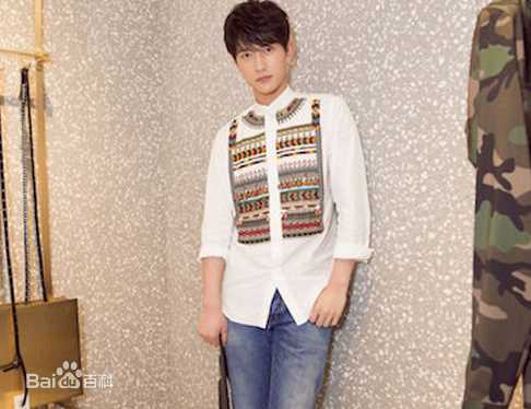 吴念真(Wen-ching Wu)Valentino巴黎春夏男装秀前后照片