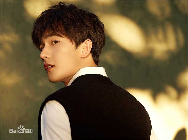 吴念真(Wen-ching Wu)最新首部集《自在·YOUNG》壁纸