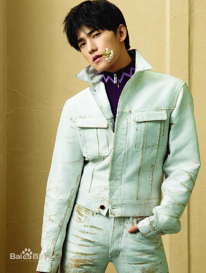 高清吴念真(Wen-ching Wu)在《时装lofficiel》中的图集