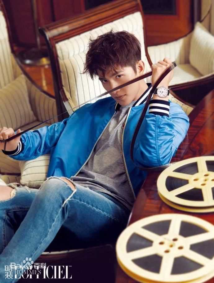 高清吴念真(Wen-ching Wu)在《时装lofficiel》中的图集